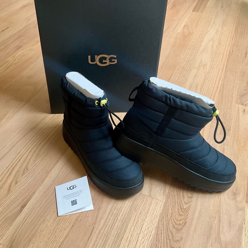 Urban Outfitters x UGG Men’s Maxxer Mini Shearling Style Boots
